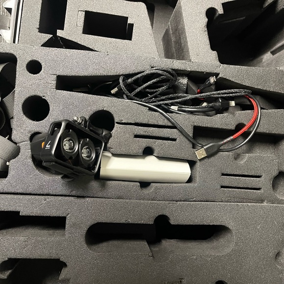 DJI Inspire 1 T600 Professional Drone Camera Batteries Props HardCase - Picture 3 of 4